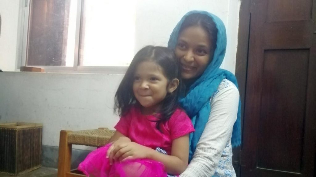 মেয়ে আরিনার সাথে শীলা আহমেদ